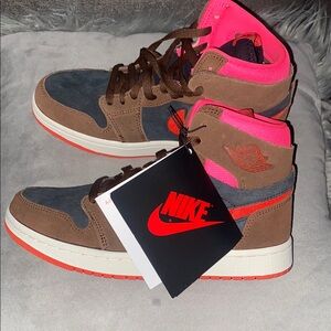 Nike High-Top Sneakers in Brown and Pink